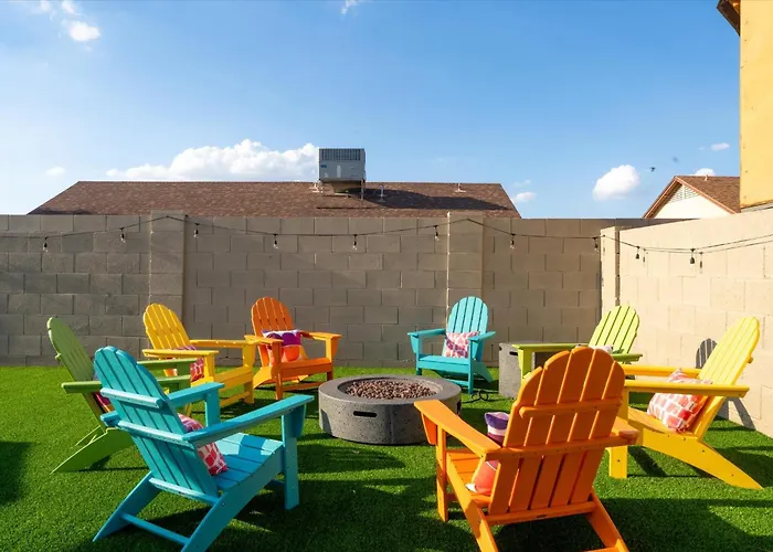 Sleeps 16 Sport Court Heated Pool Putt Putt Holiday home Peoria