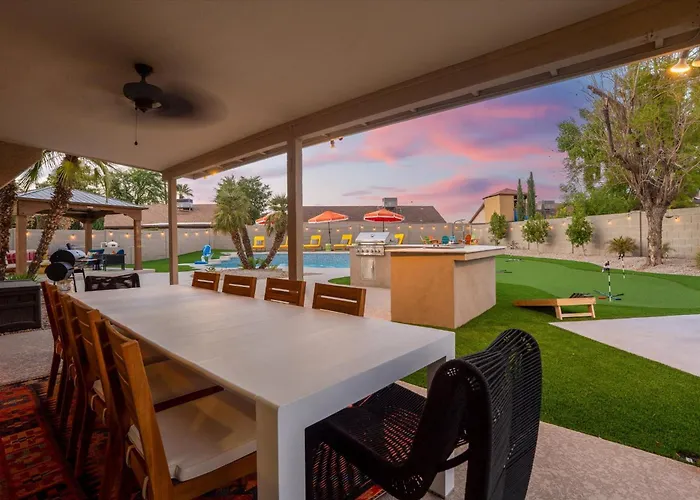 Holiday home Sleeps 16 Sport Court Heated Pool Putt Putt