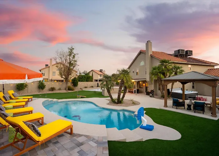 Holiday home Sleeps 16 Sport Court Heated Pool Putt Putt *