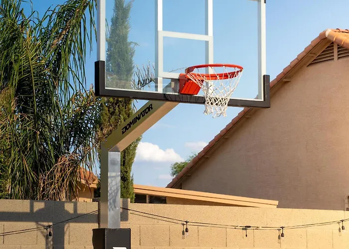 Sleeps 16 Sport Court Heated Pool Putt Putt Holiday home Peoria