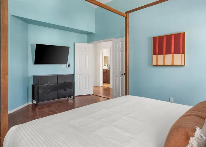 Sleeps 16 Sport Court Heated Pool Putt Putt * Peoria
