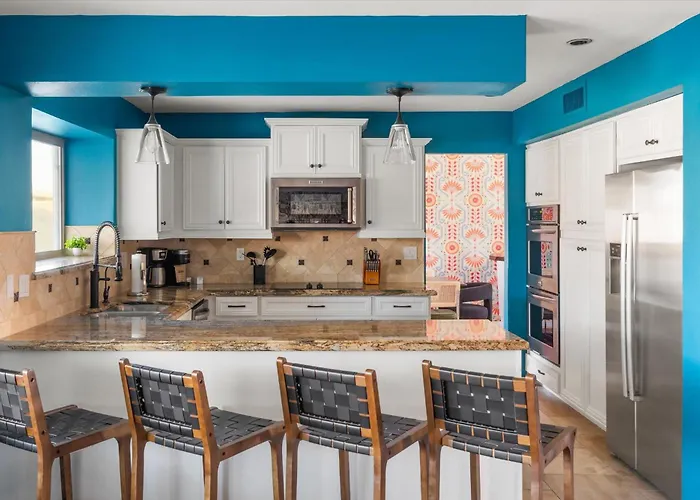 Sleeps 16 Sport Court Heated Pool Putt Putt Holiday home Peoria