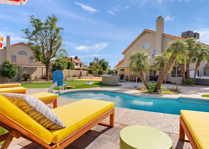 Sleeps 16 Sport Court Heated Pool Putt Putt Holiday home Peoria