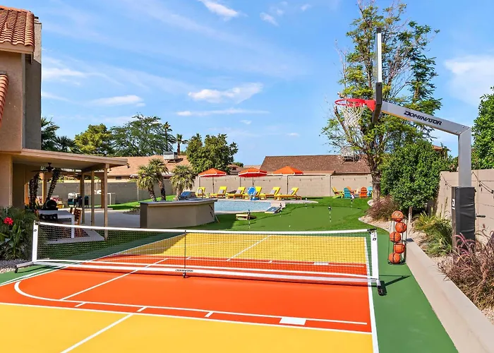 Sleeps 16 Sport Court Heated Pool Putt Putt Holiday home