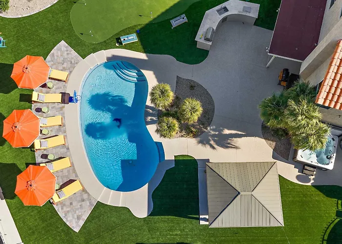 Sleeps 16 Sport Court Heated Pool Putt Putt Holiday home Peoria